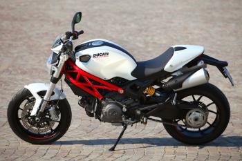 Ducati_Monster796_32