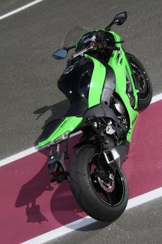 Kawasaki_ZX10R_11_02