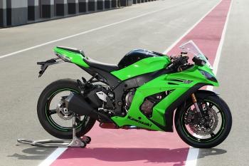 Kawasaki_ZX10R_11_30