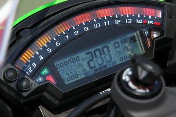 Kawasaki_ZX10R_11_31