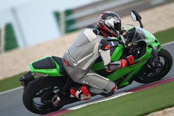 Kawasaki_ZX10R_11_44