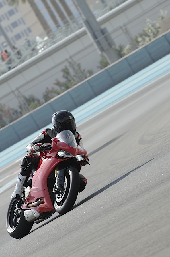 http://www.ashonbikes.com/sites/default/files/ash_images/articles/120214/Ducati_1199_01.JPG