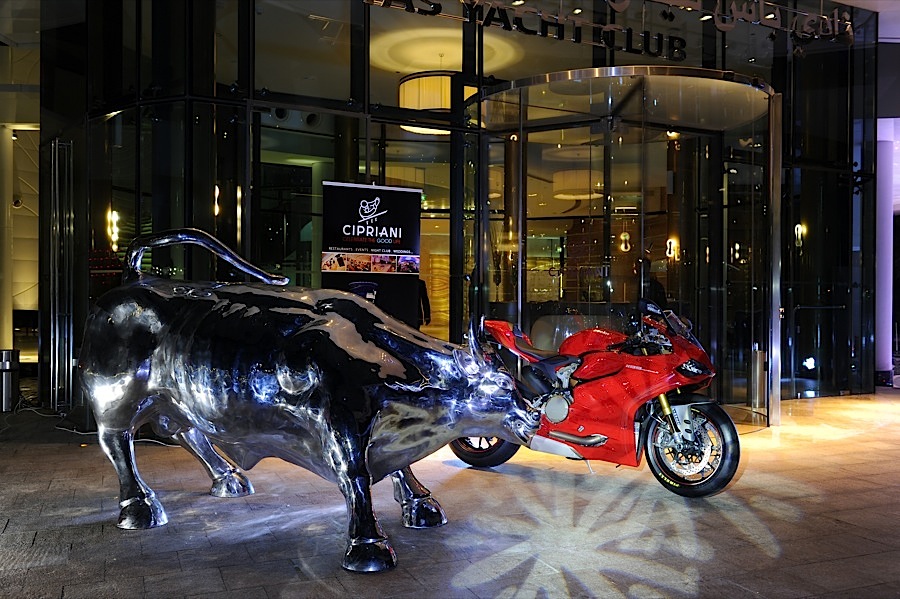 http://www.ashonbikes.com/sites/default/files/ash_images/articles/120214/Ducati_1199_03.JPG