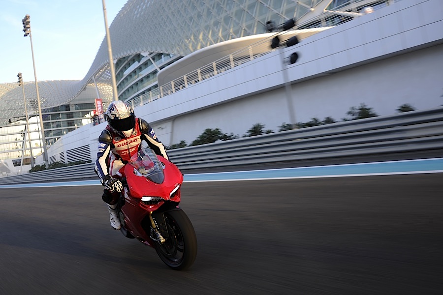 http://www.ashonbikes.com/sites/default/files/ash_images/articles/120214/Ducati_1199_04.JPG