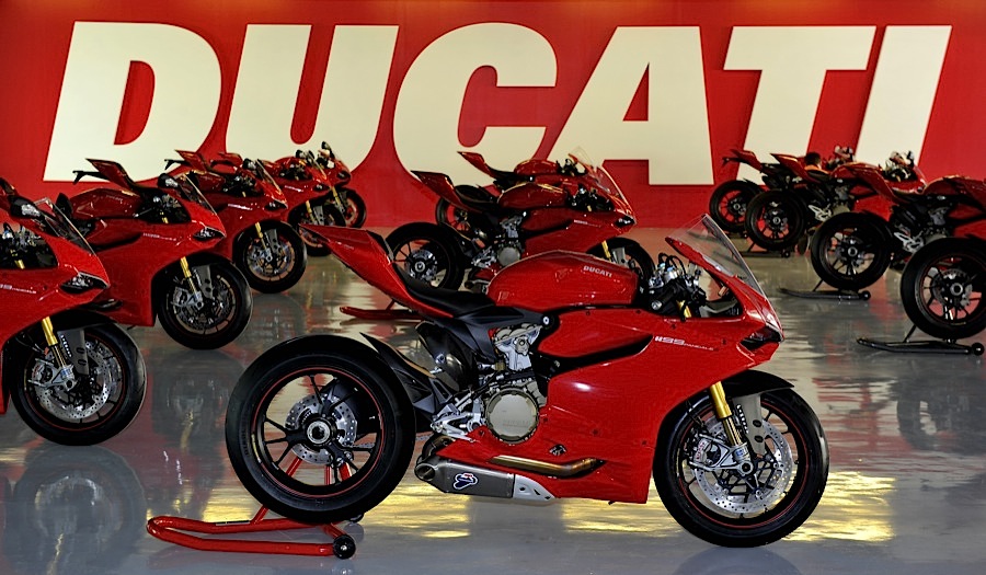 http://www.ashonbikes.com/sites/default/files/ash_images/articles/120214/Ducati_1199_06.JPG