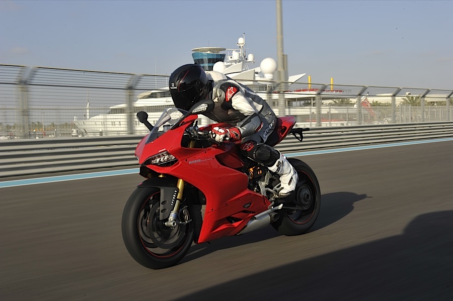 http://www.ashonbikes.com/sites/default/files/ash_images/articles/120214/Ducati_1199_08.JPG