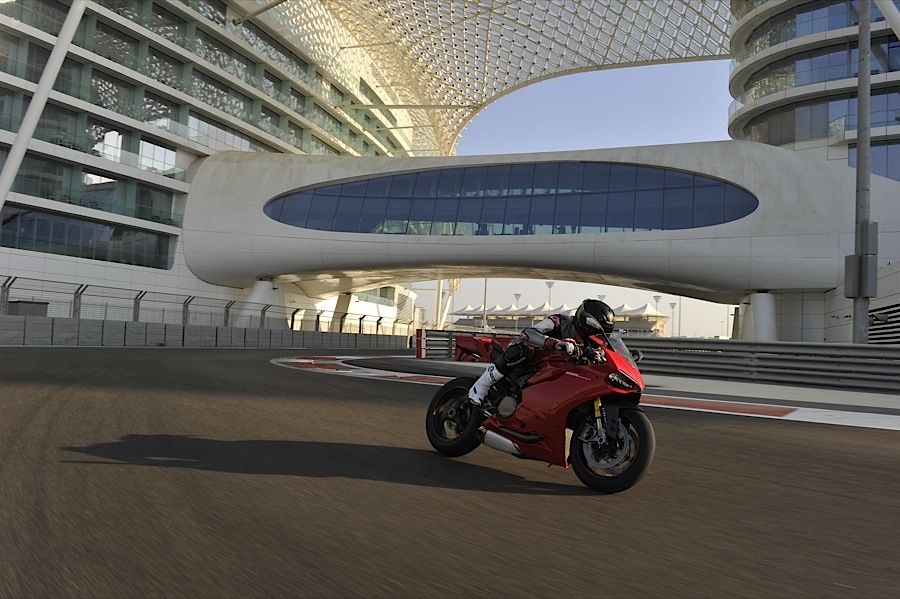 http://www.ashonbikes.com/sites/default/files/ash_images/articles/120214/Ducati_1199_10.JPG