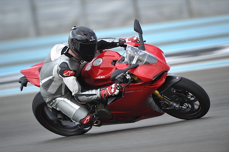 http://www.ashonbikes.com/sites/default/files/ash_images/articles/120214/Ducati_1199_13.JPG