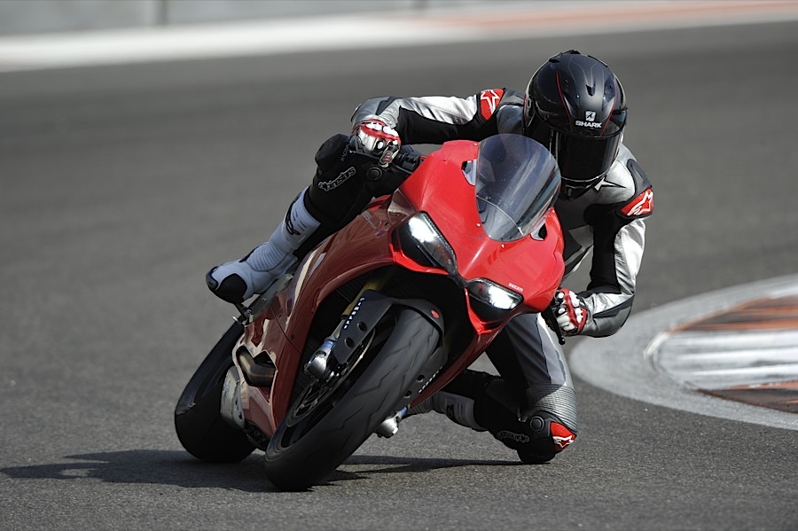 http://www.ashonbikes.com/sites/default/files/ash_images/articles/120214/Ducati_1199_15.JPG