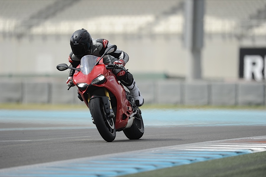 http://www.ashonbikes.com/sites/default/files/ash_images/articles/120214/Ducati_1199_16.JPG