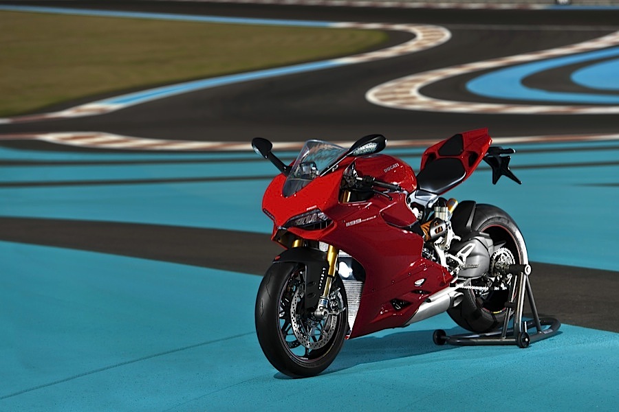 http://www.ashonbikes.com/sites/default/files/ash_images/articles/120214/Ducati_1199_22.jpg