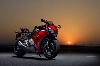  Honda_CBR1000RR_01