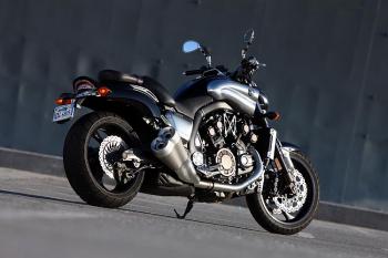 Yamaha_VMAX_48