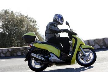  Honda_SH125_04