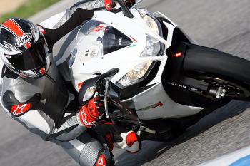 Aprilia_RSV4R_02