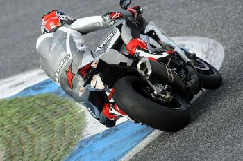 Aprilia_RSV4R_11