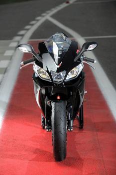 Aprilia_RSV4R_25