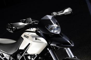Ducati_Hypermotard_796_10 Ducati_Hypermotard_796_10
