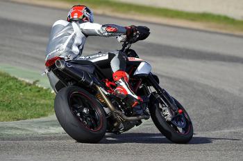 Ducati_Hypermotard_Evo11_01