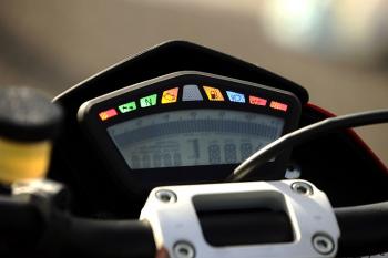 Ducati_Hypermotard_Evo11_16 Ducati_Hypermotard_Evo11_16