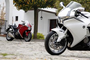 Honda_VFR1200F15