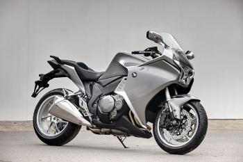 Honda_VFR1200F17