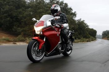 Honda_VFR1200F25