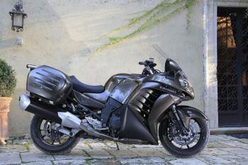 Kawasaki_1400GTR_02