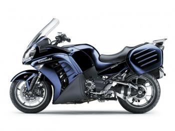 Kawasaki_1400GTR_10