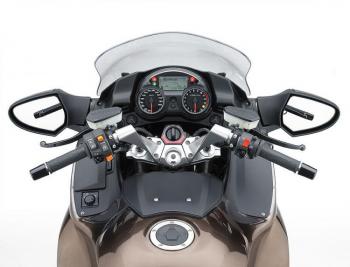 Kawasaki_1400GTR_15
