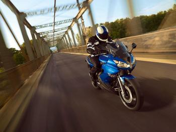  Kawasaki_ER6f_01